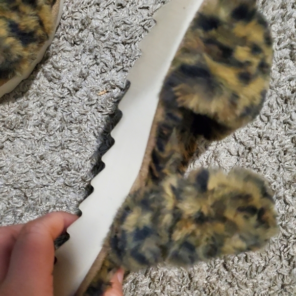 ANIMAL Print Koolabura By UGG Cozy Furry Slides - Picture 8 of 9